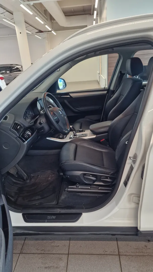 BMW X3 OUT-372 carousel image
