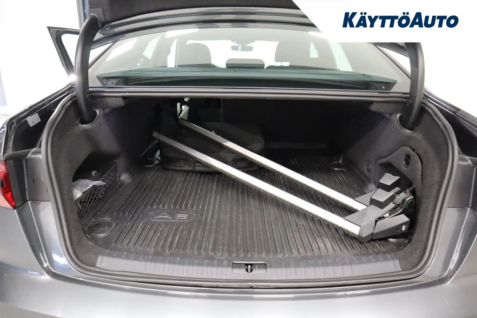 AUDI A6 YXM-130 carousel image