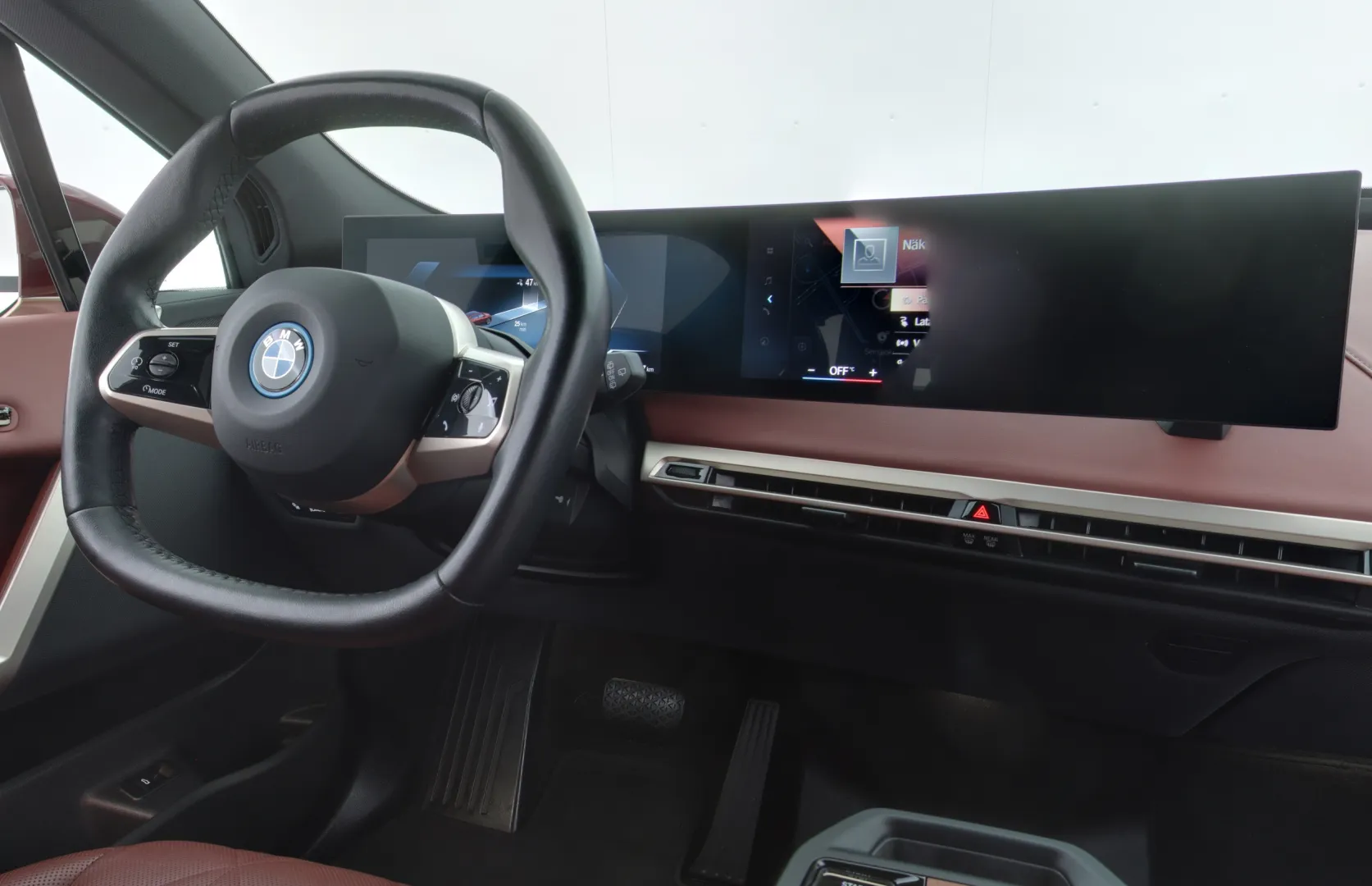 BMW iX FOT-589 carousel image