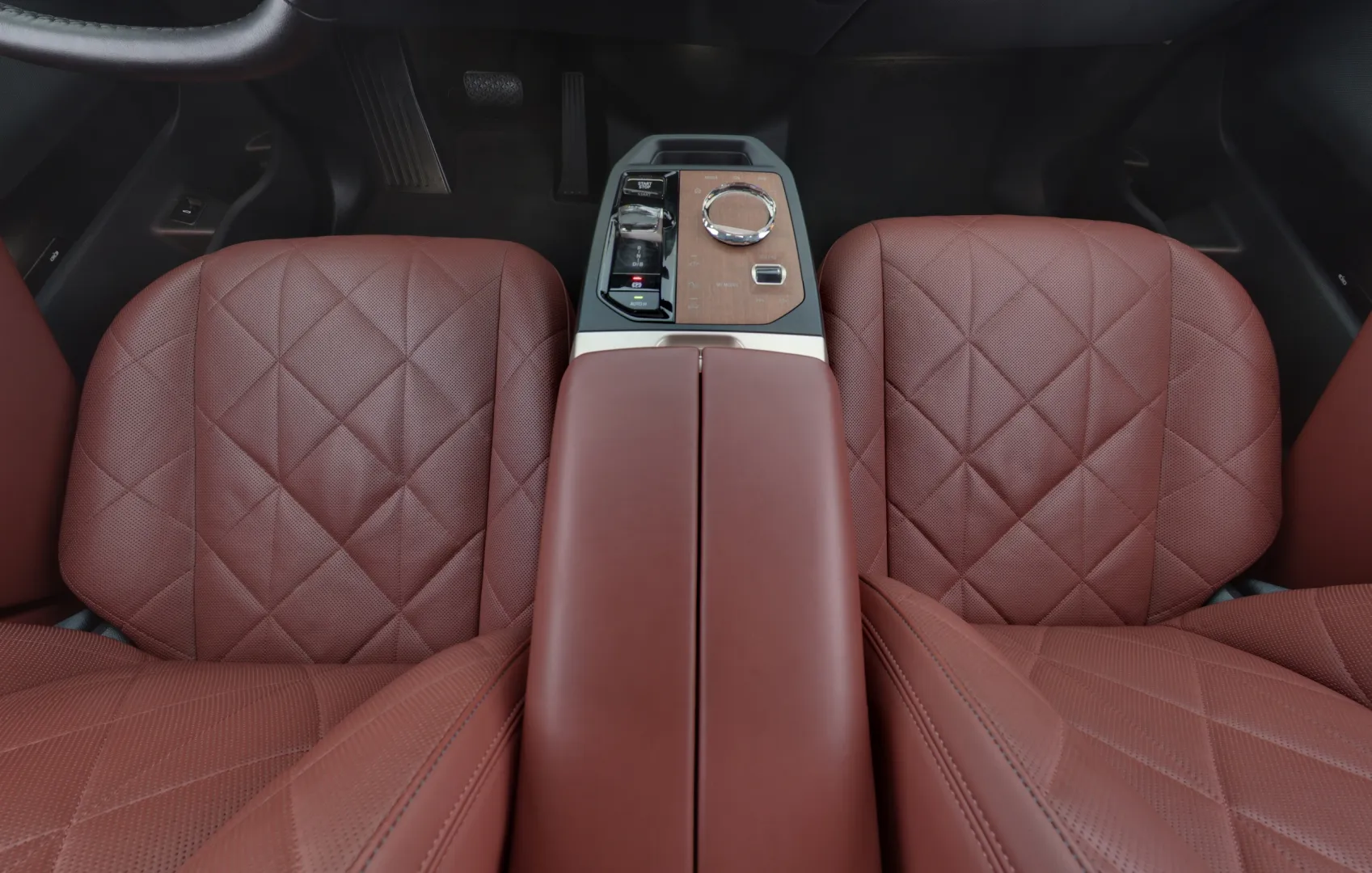 BMW iX FOT-589 carousel image