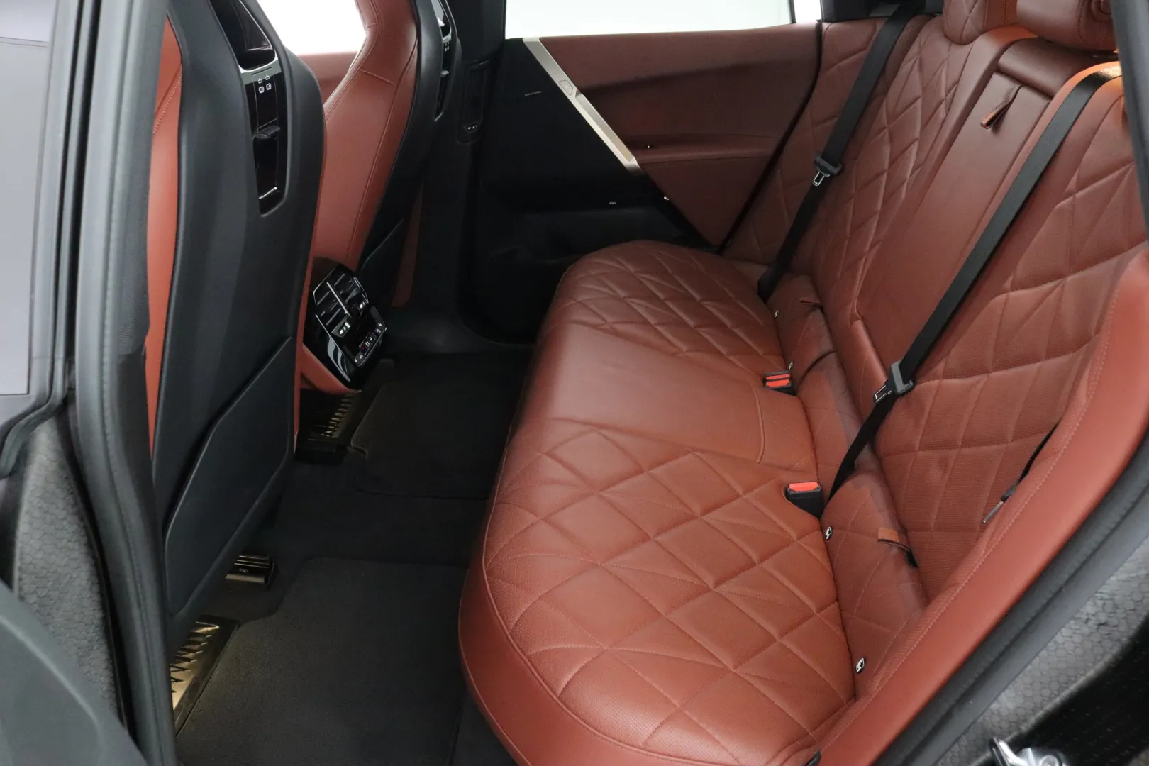 BMW iX FOT-589 carousel image