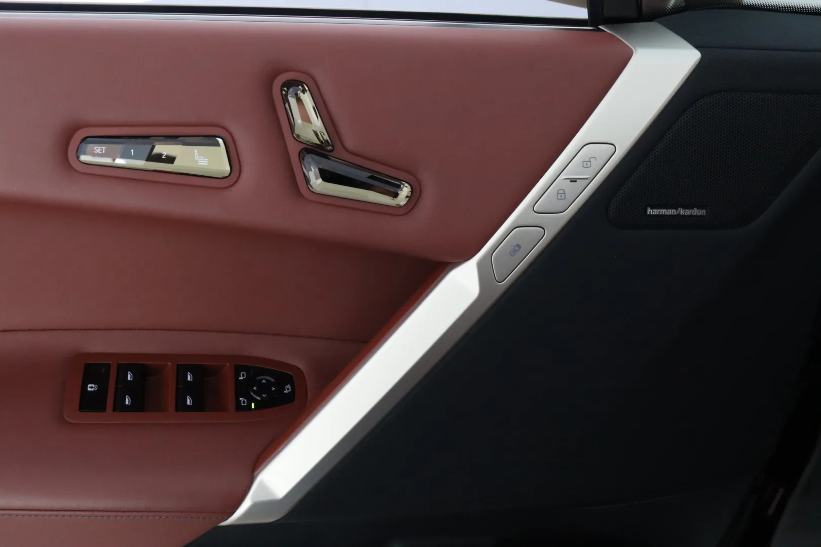 BMW iX FOT-589 carousel image