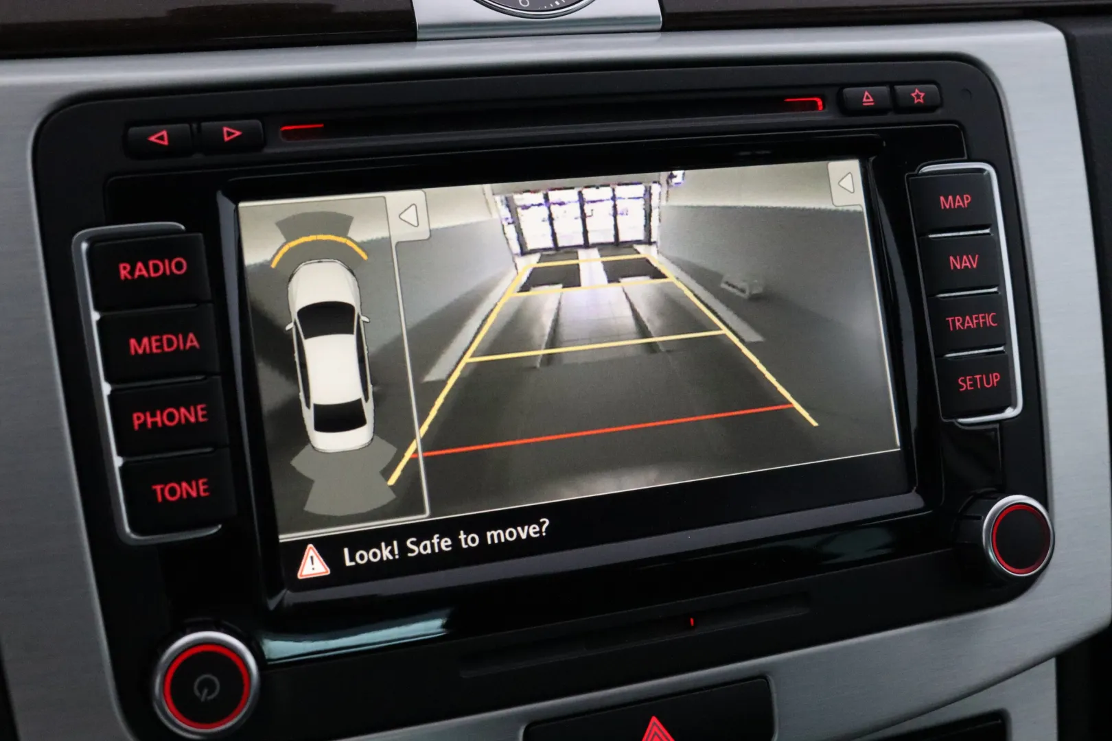 VOLKSWAGEN Passat ILT-140 carousel image