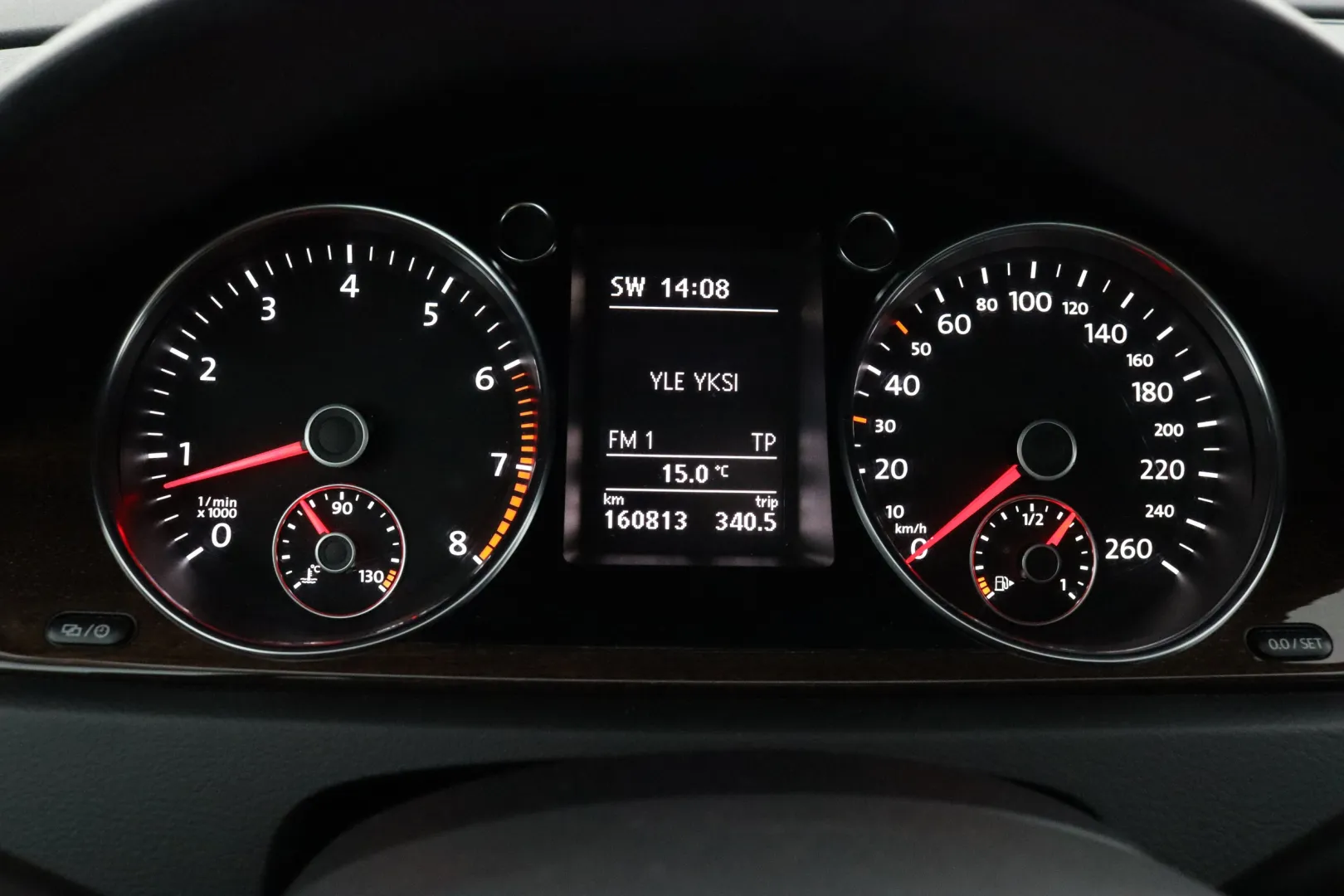 VOLKSWAGEN Passat ILT-140 carousel image