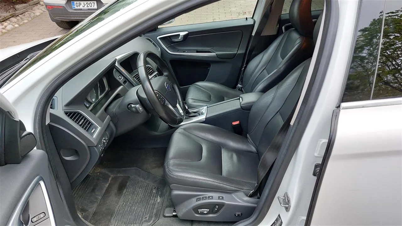 VOLVO XC60 GME-317 carousel image