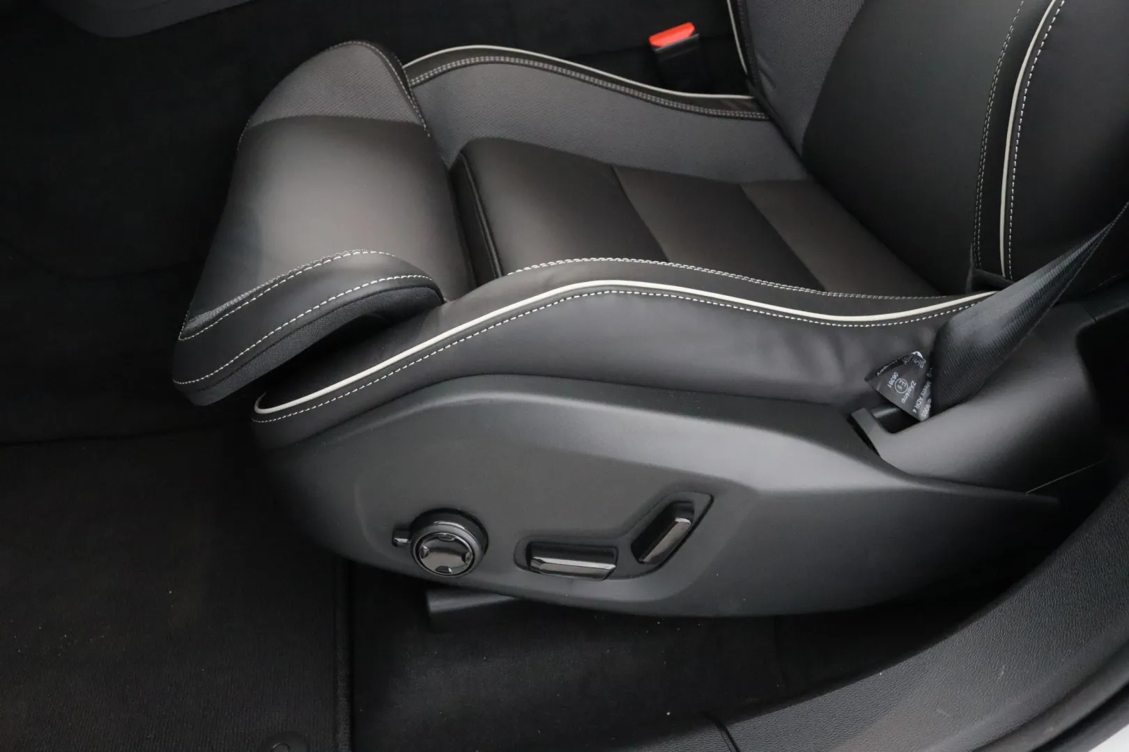 Volvo XC60 ZPM-597 carousel image