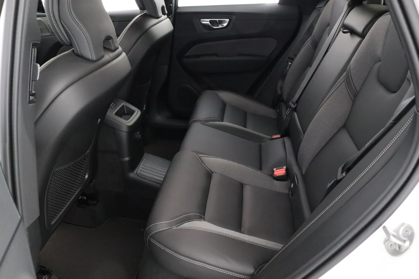 Volvo XC60 ZPM-597 carousel image