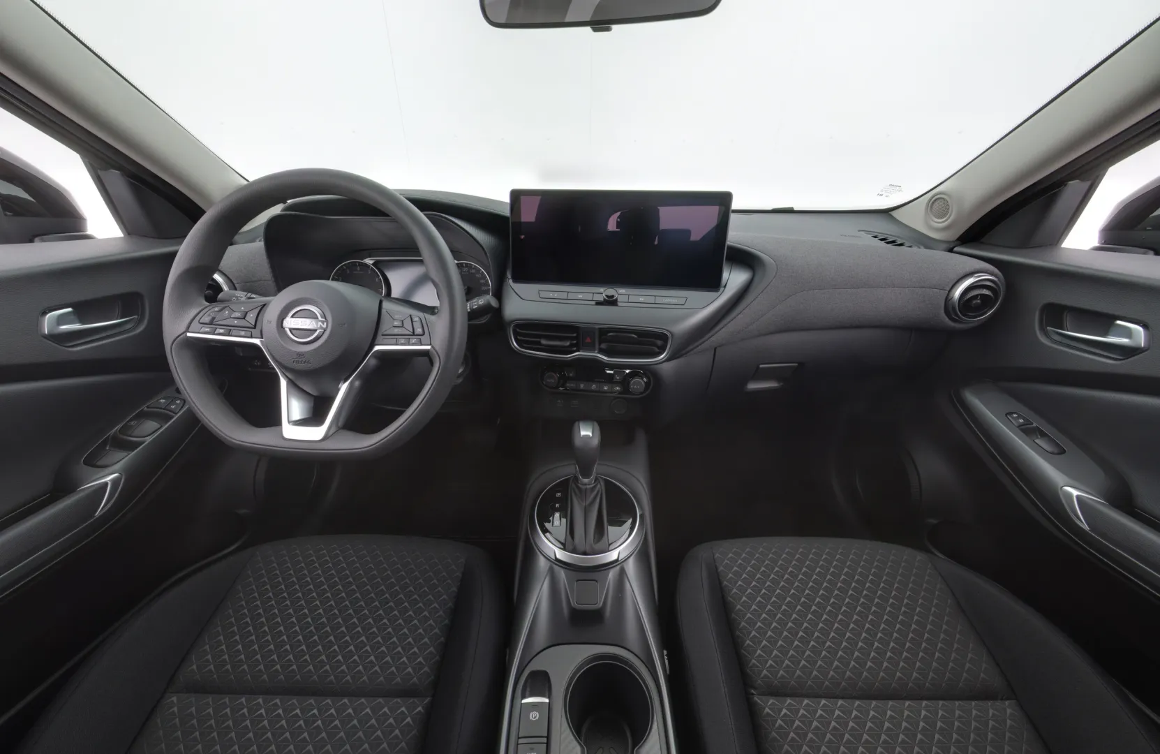 Nissan Juke SZJ-118 carousel image
