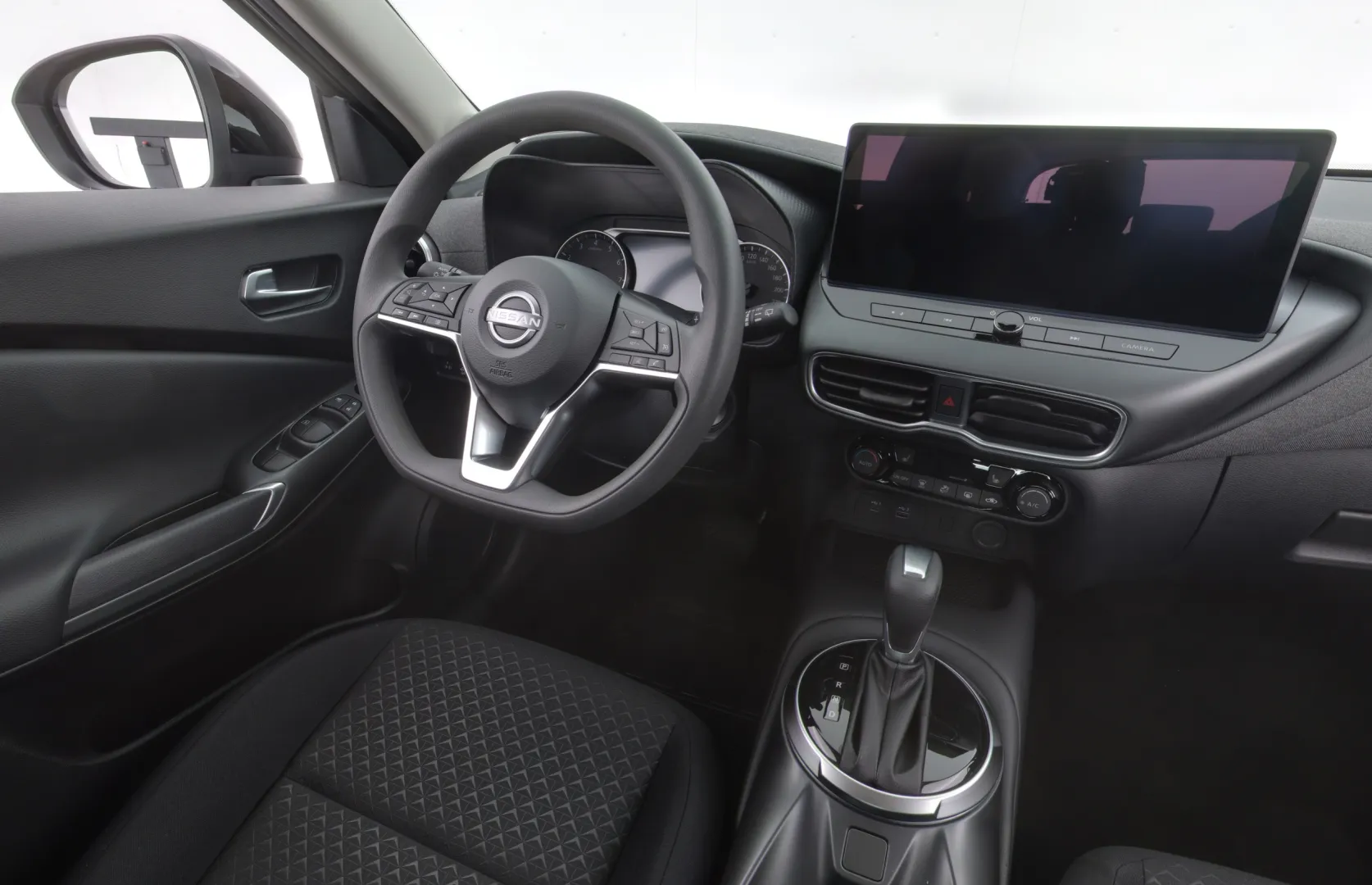 Nissan Juke SZJ-118 carousel image