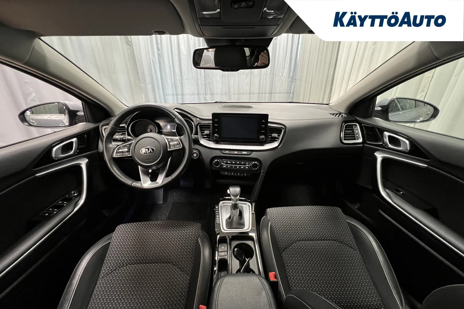 KIA Ceed OZA-437 carousel image