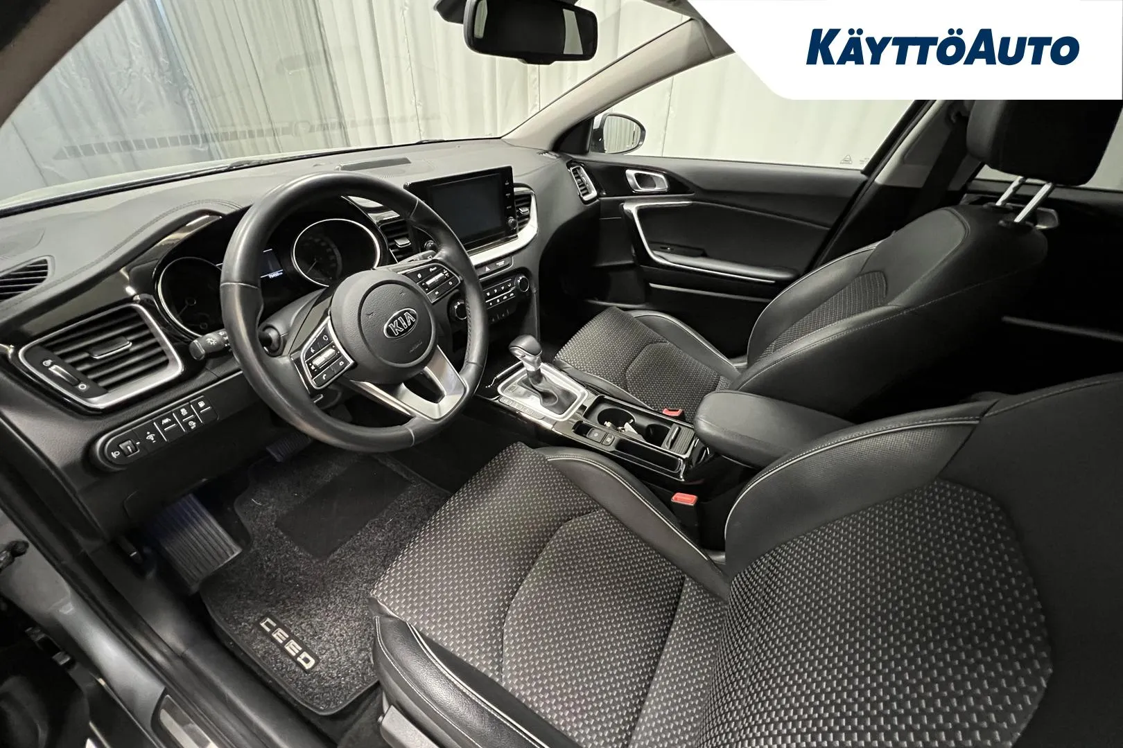 KIA Ceed OZA-437 carousel image