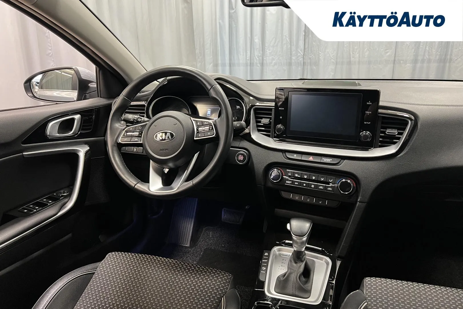KIA Ceed OZA-437 carousel image