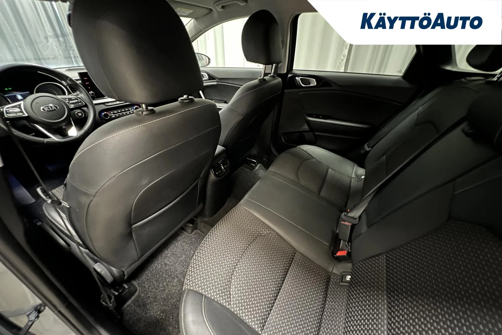 KIA Ceed OZA-437 carousel image