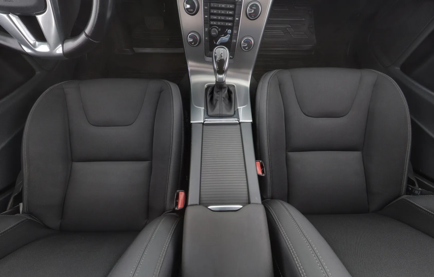 VOLVO V60 VXA-774 carousel image