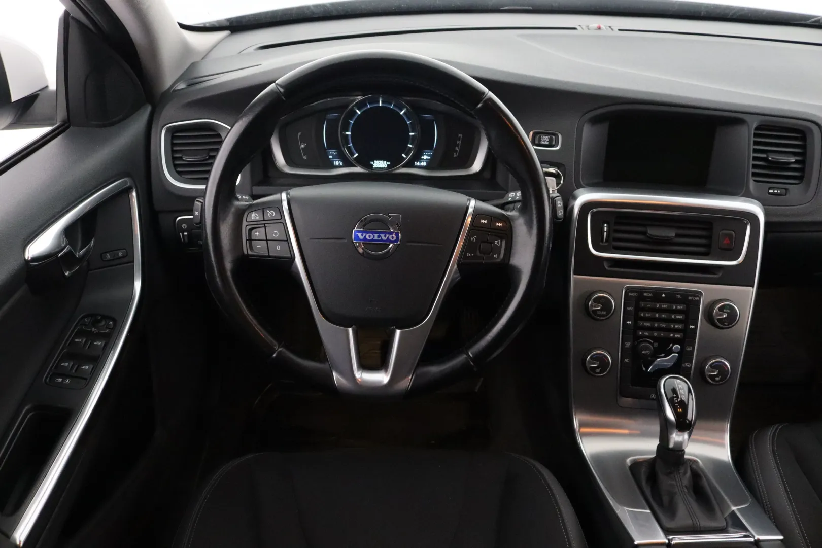 VOLVO V60 VXA-774 carousel image