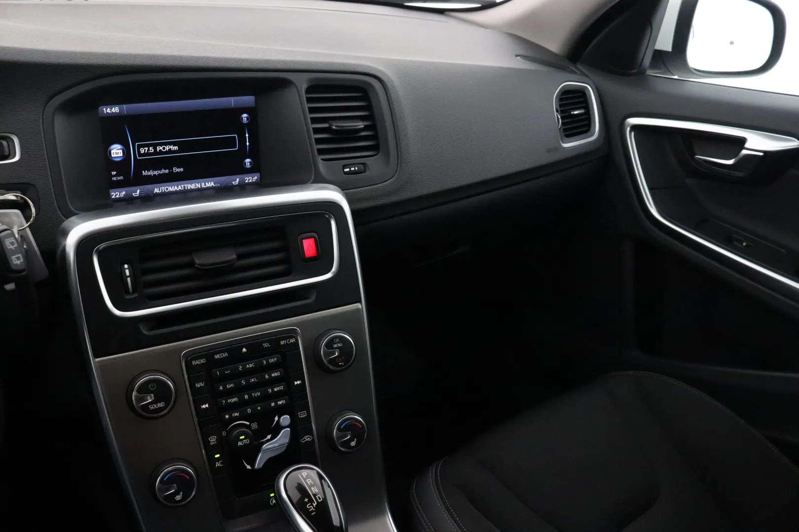 VOLVO V60 VXA-774 carousel image