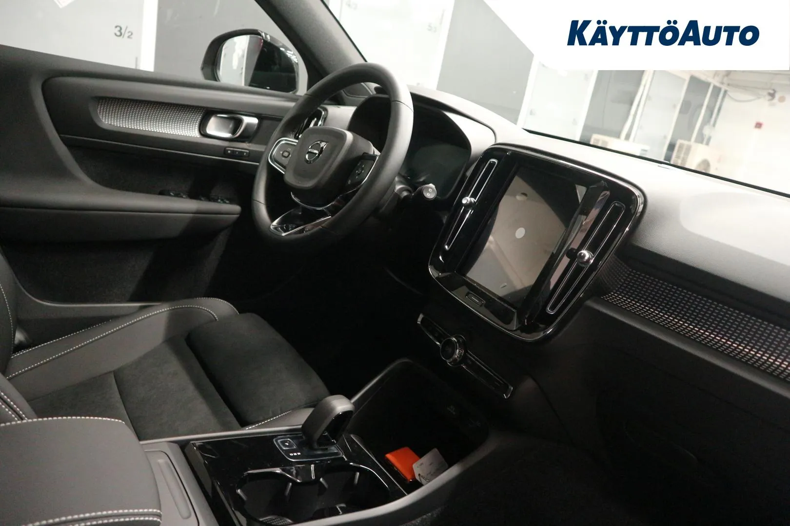 Volvo EX40 ZPP-161 carousel image