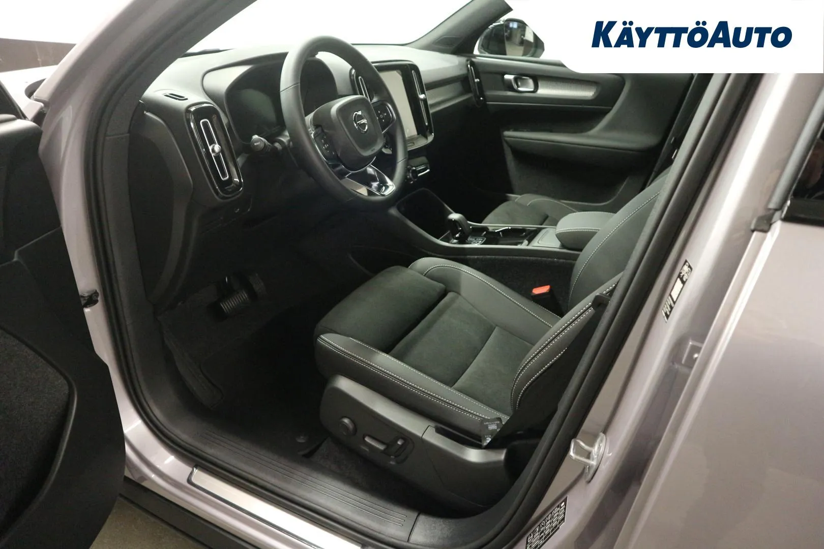 Volvo EX40 ZPP-161 carousel image
