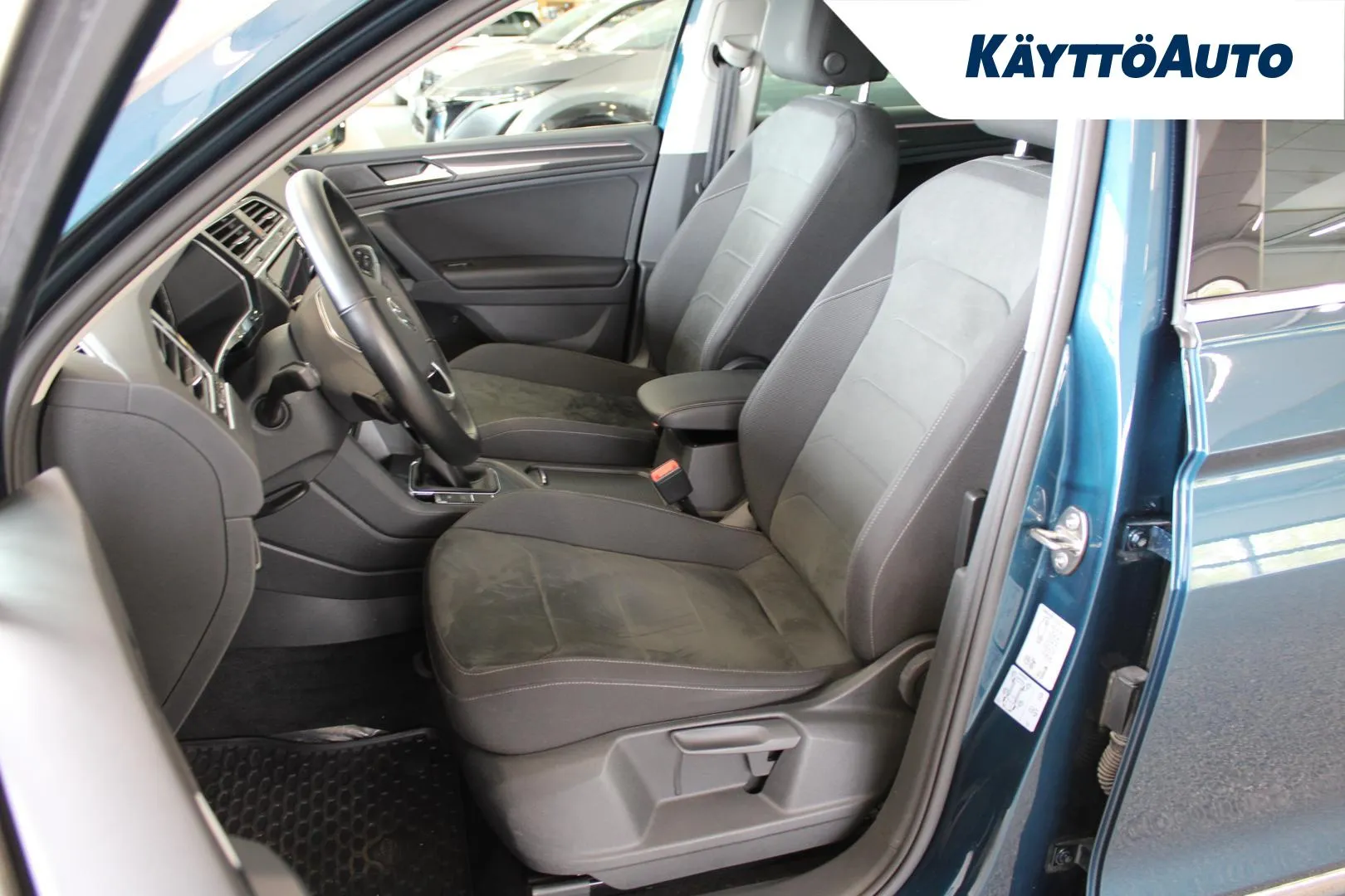 VOLKSWAGEN Tiguan CPM-864 carousel image