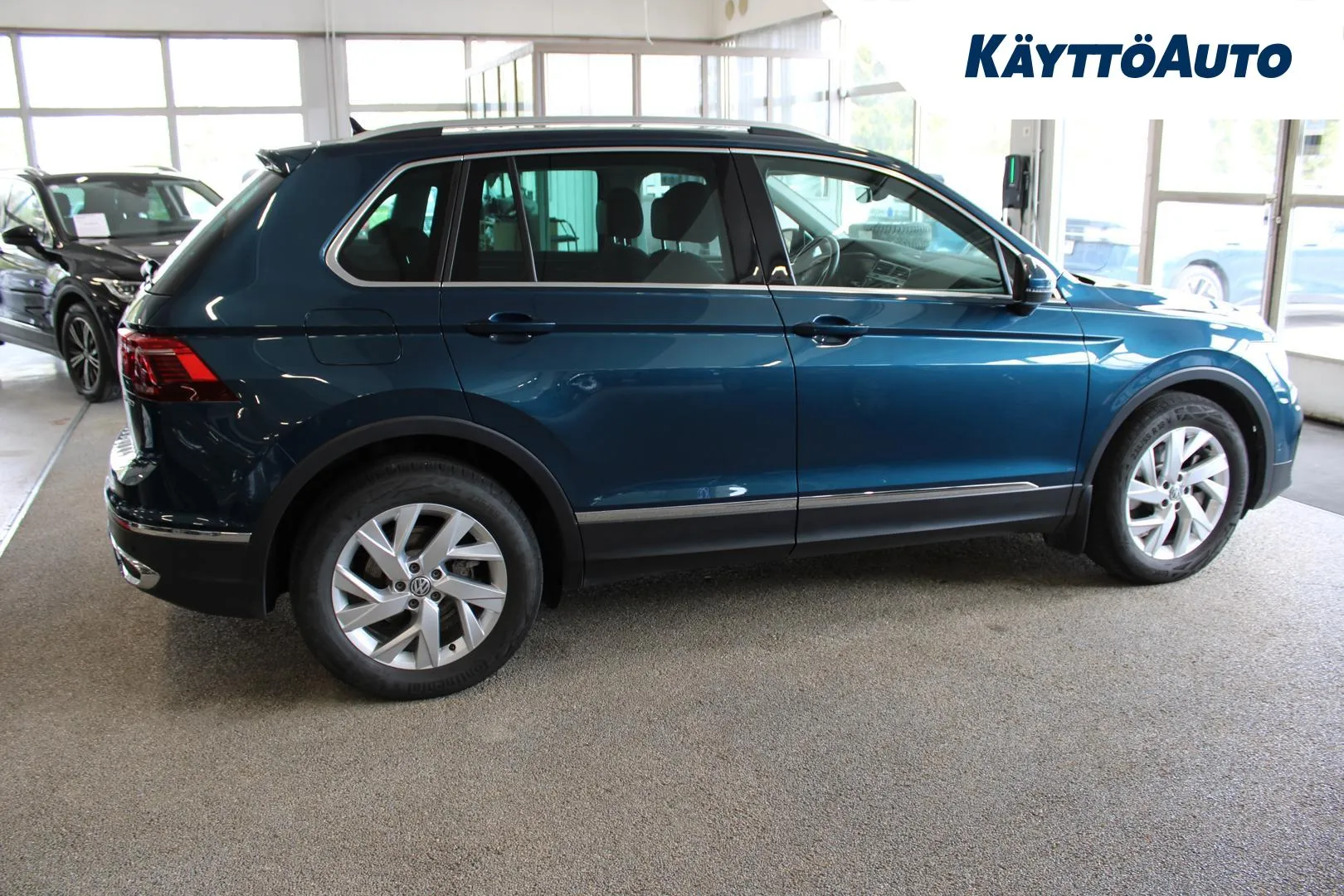 VOLKSWAGEN Tiguan CPM-864 carousel image