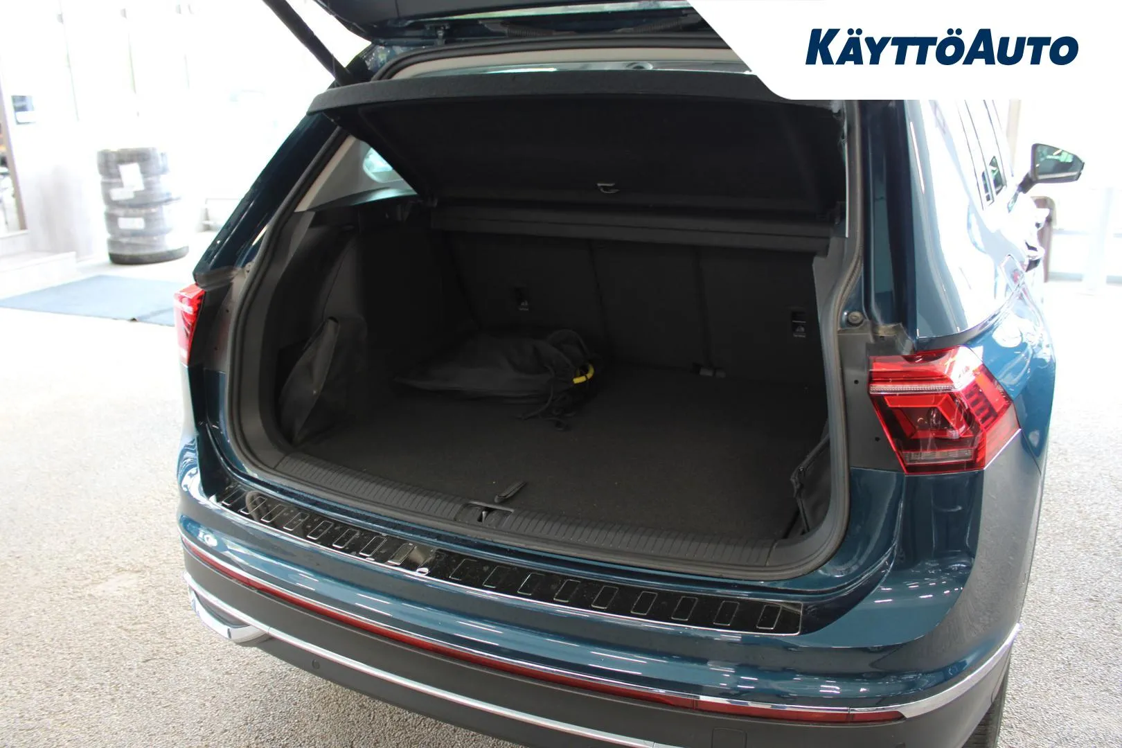 VOLKSWAGEN Tiguan CPM-864 carousel image