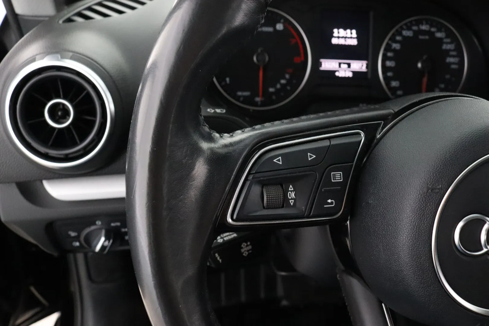 AUDI A3 XNR-773 carousel image