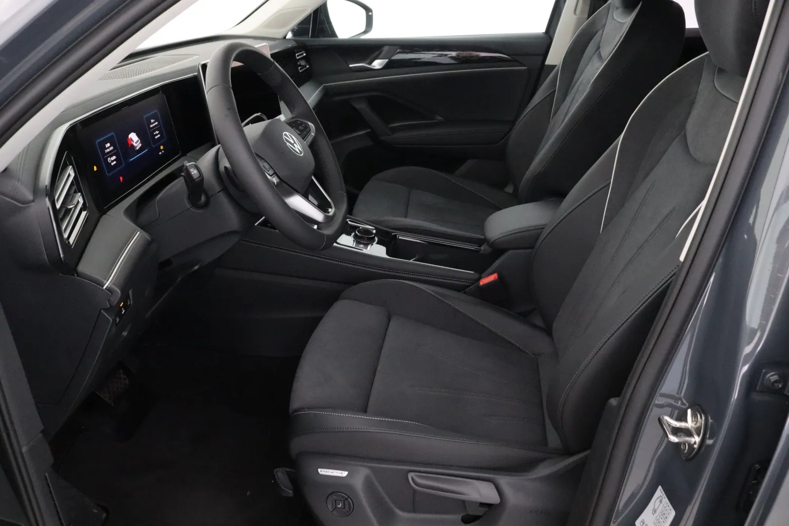 Volkswagen Tiguan CSI-229 carousel image