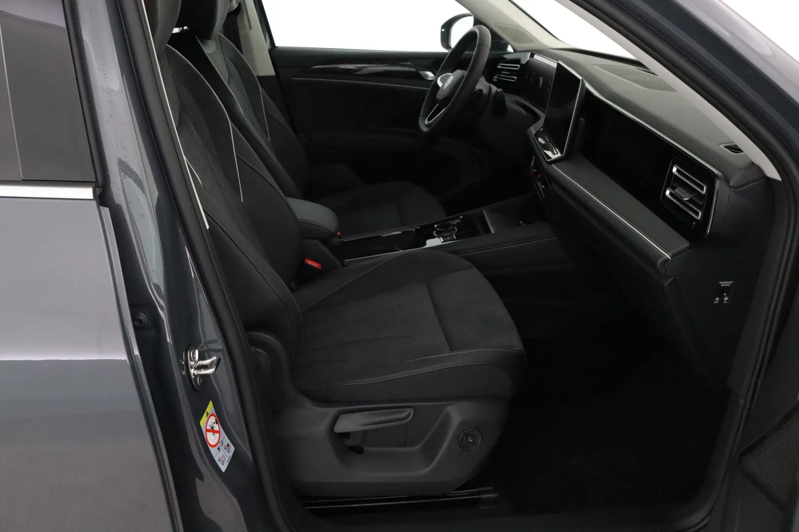 Volkswagen Tiguan CSI-229 carousel image