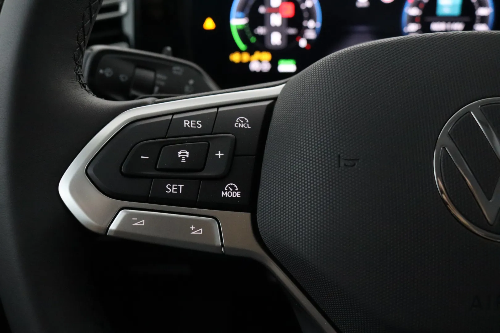 Volkswagen Tiguan CSI-229 carousel image