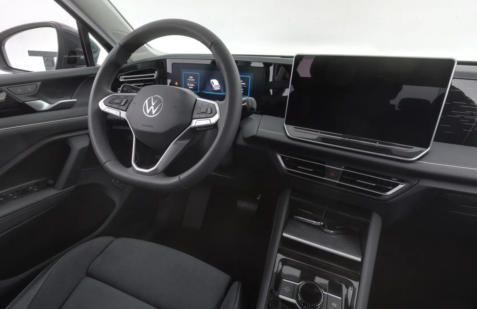 Volkswagen Tiguan CSI-229 carousel image