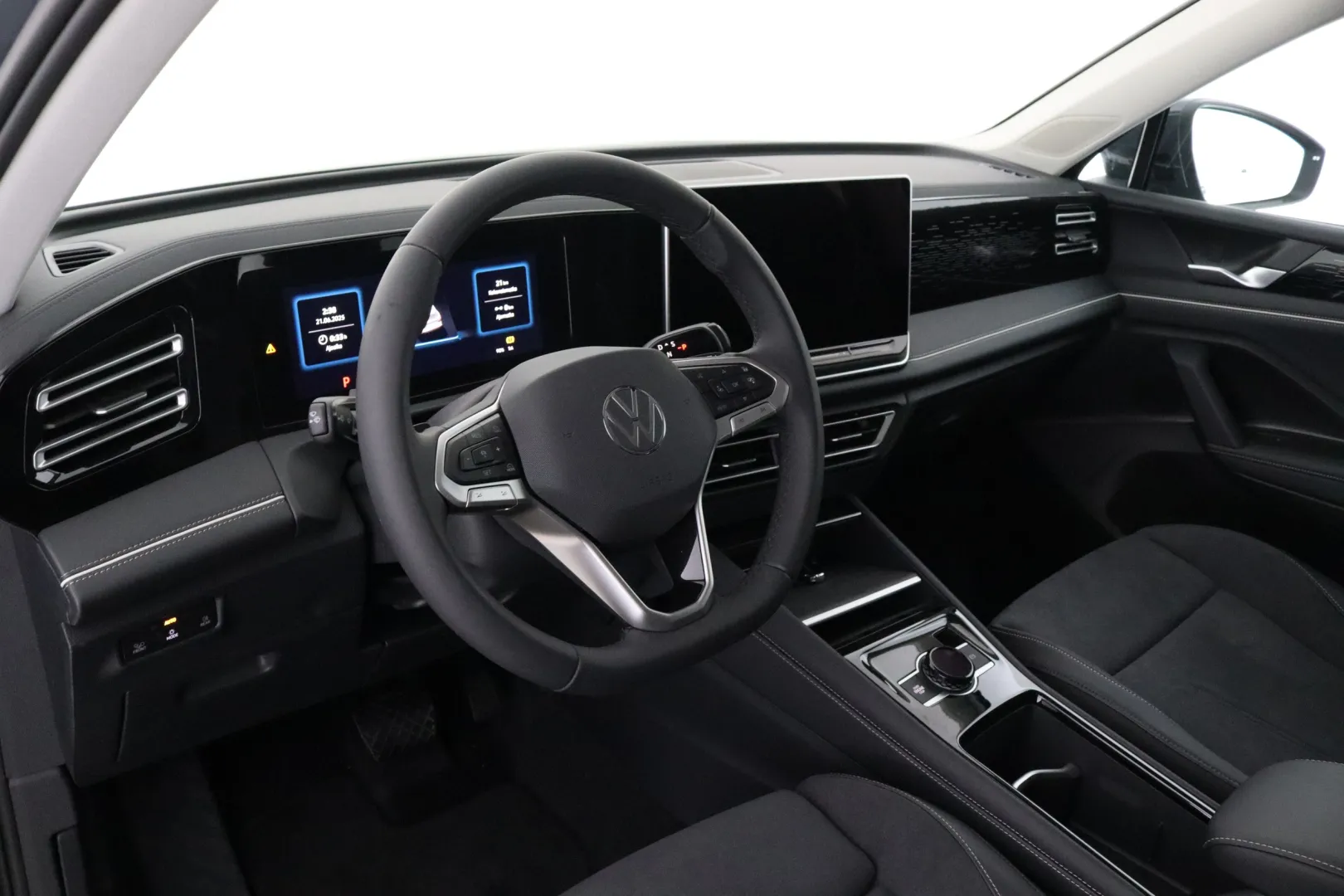 Volkswagen Tiguan CSI-229 carousel image