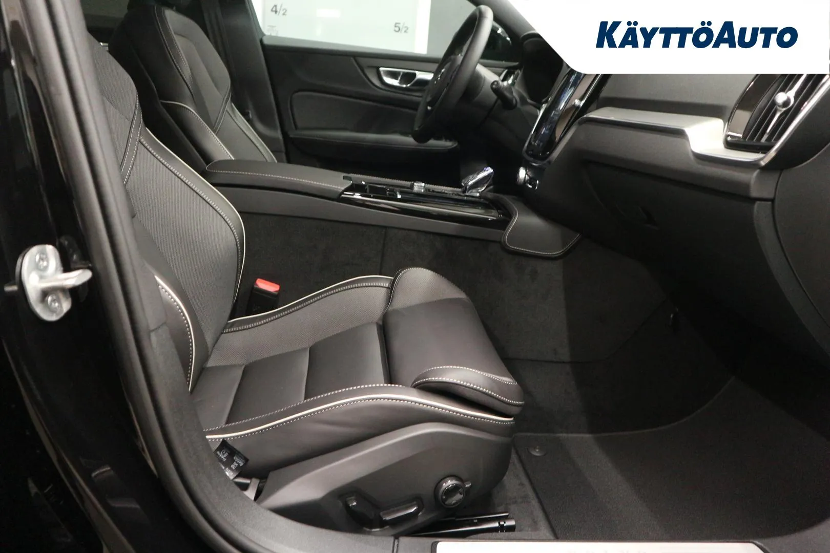 Volvo V60 GRE-117 carousel image