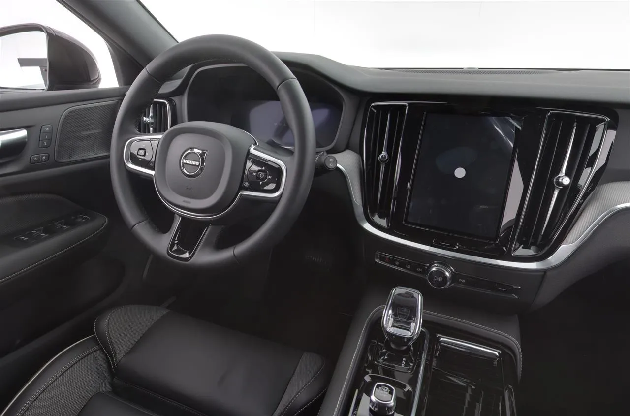 VOLVO V60 GRE-117 carousel image