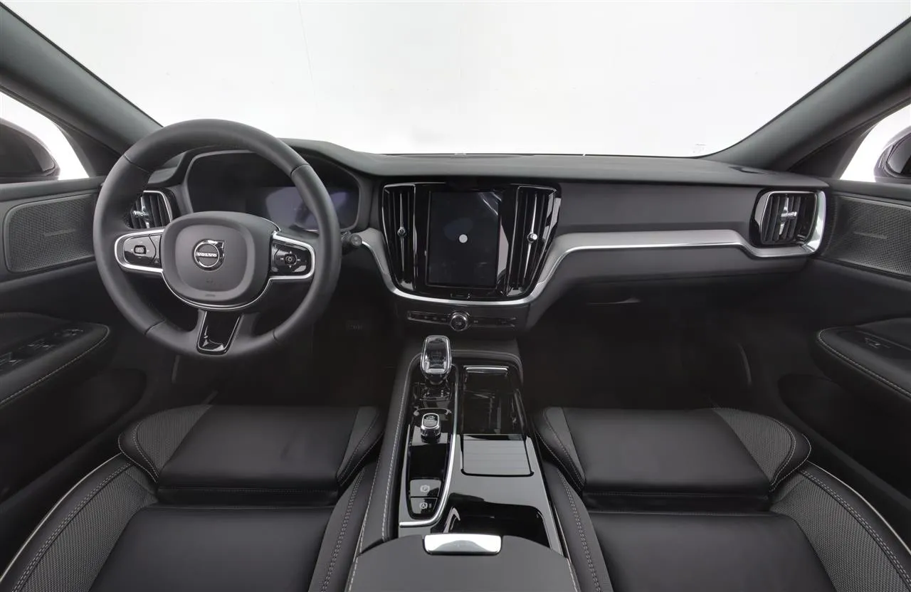 VOLVO V60 GRE-117 carousel image