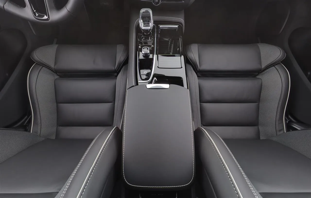 VOLVO V60 GRE-117 carousel image