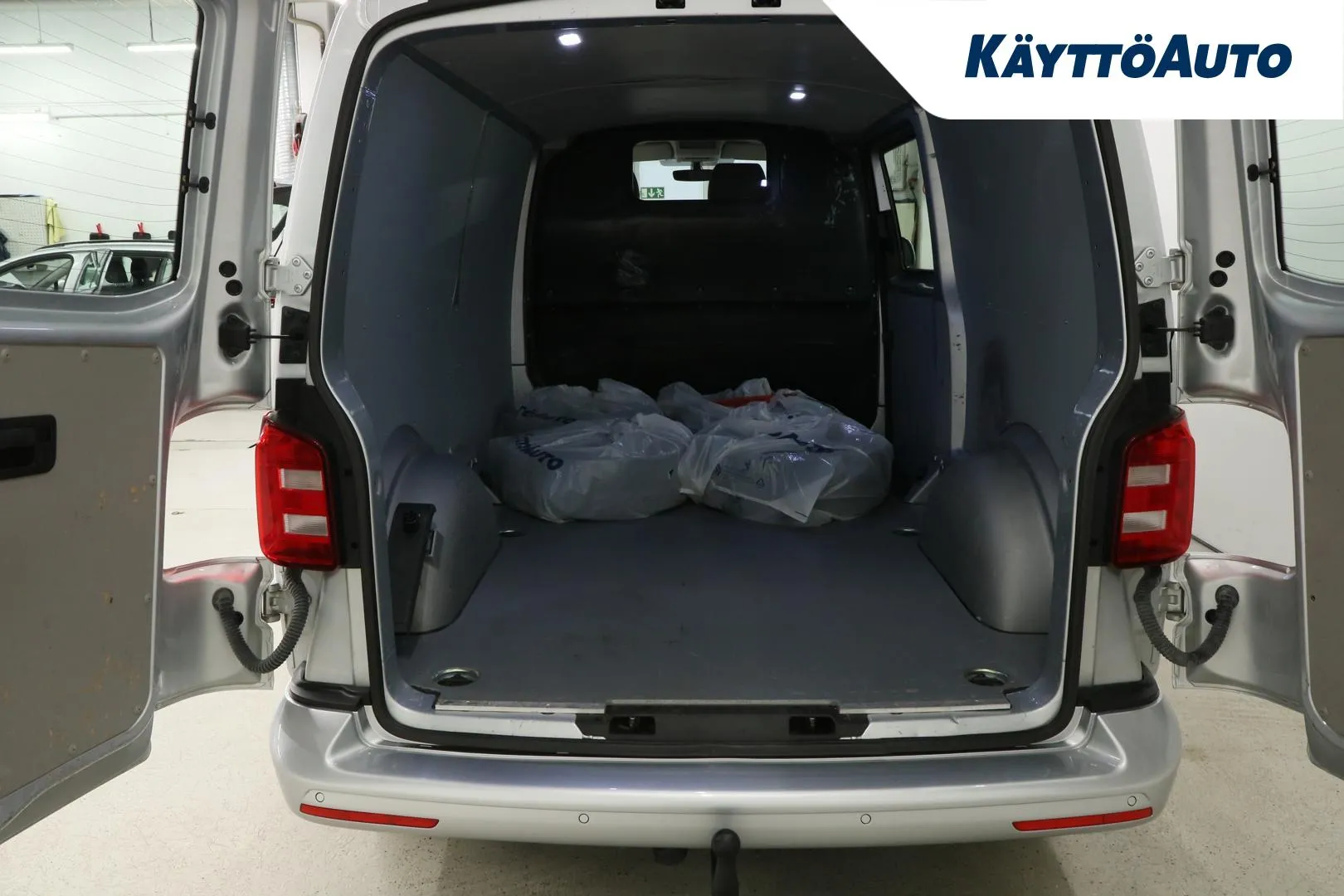 VOLKSWAGEN Transporter LOK-581 carousel image