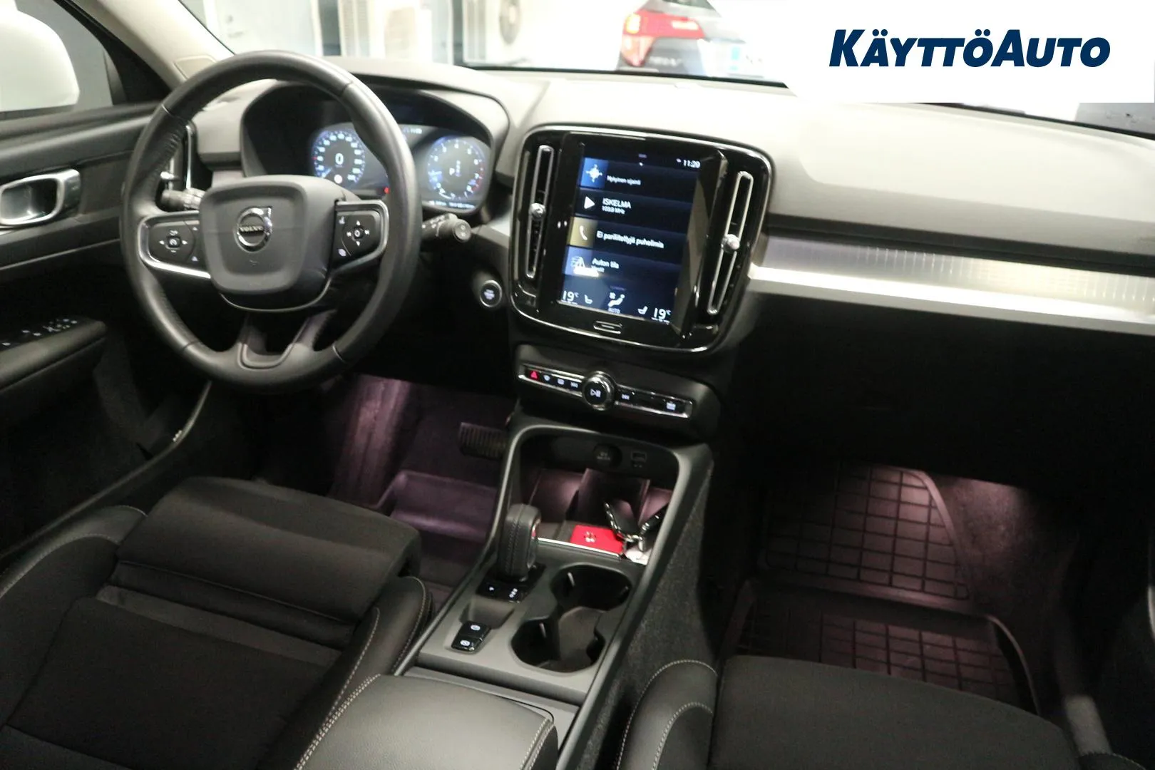 VOLVO XC40 SZM-569 carousel image