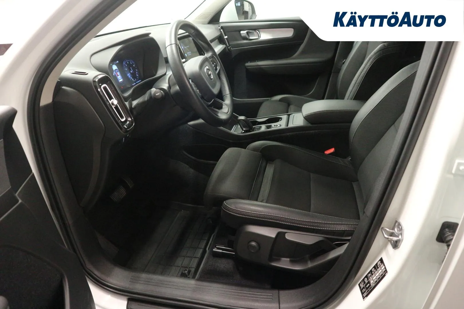VOLVO XC40 SZM-569 carousel image
