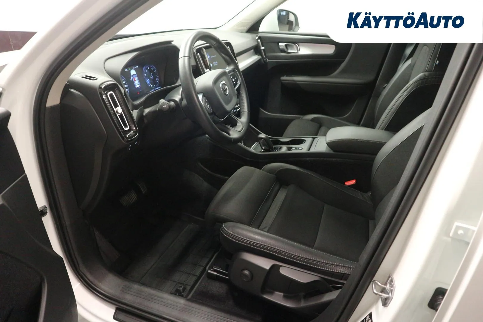 VOLVO XC40 SZM-569 carousel image