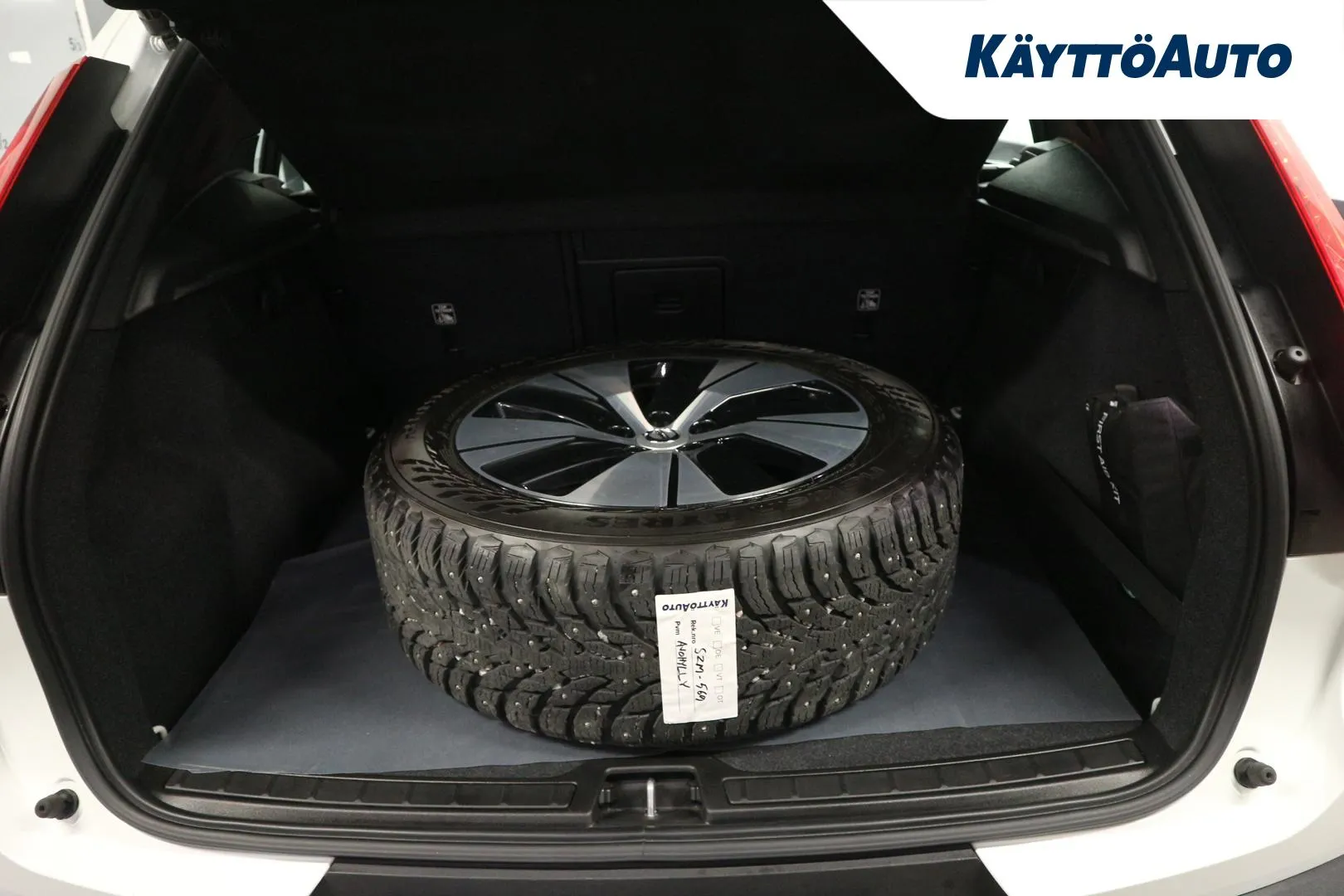 VOLVO XC40 SZM-569 carousel image