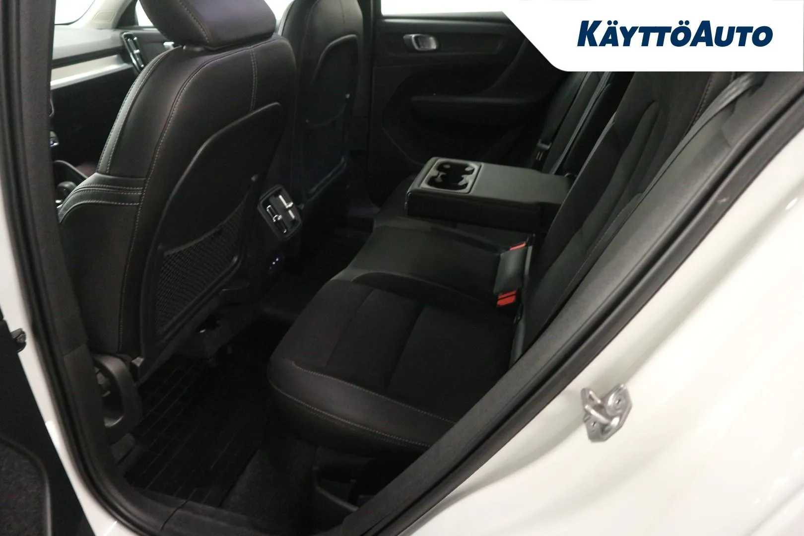 VOLVO XC40 SZM-569 carousel image