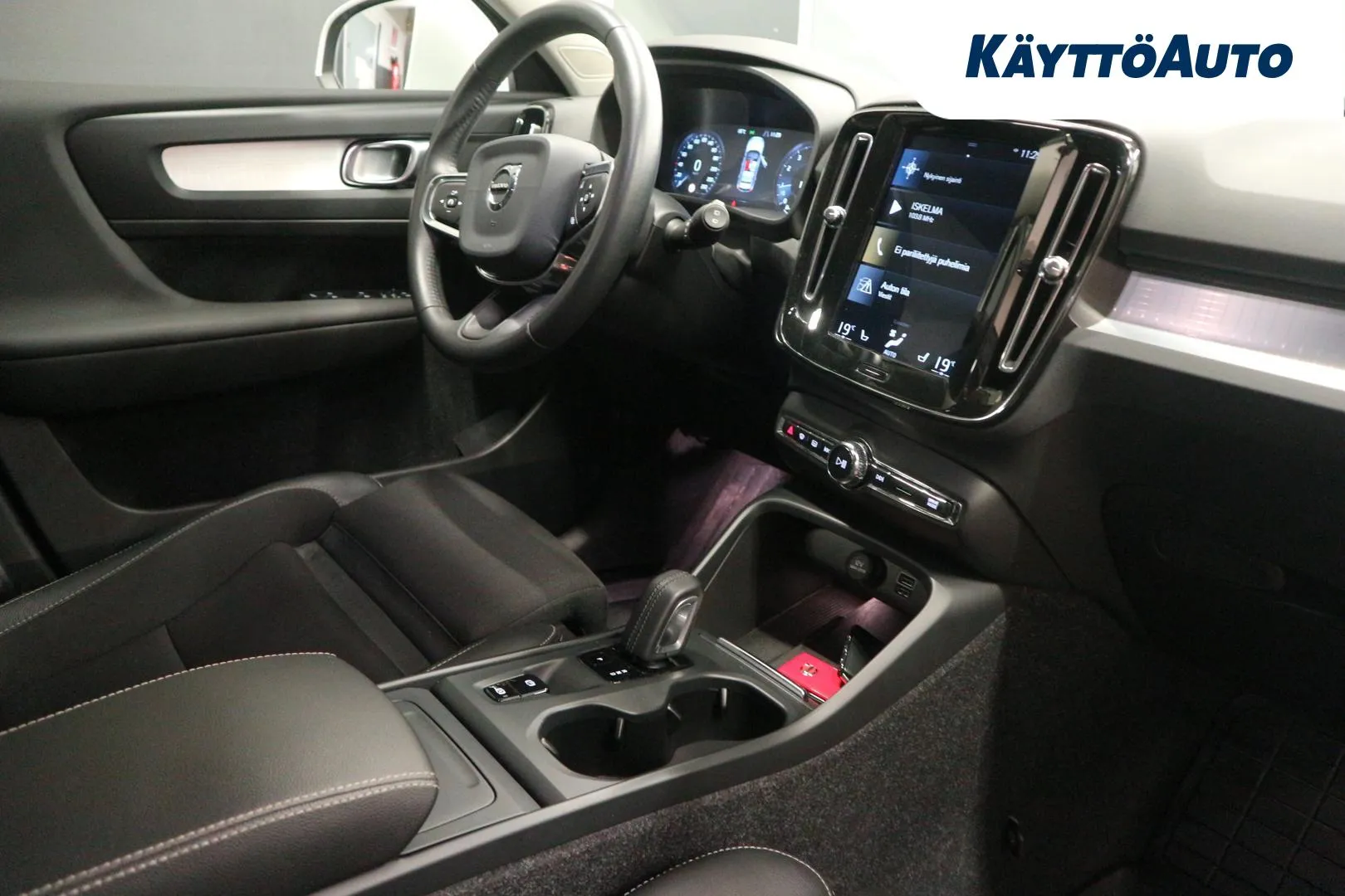 VOLVO XC40 SZM-569 carousel image