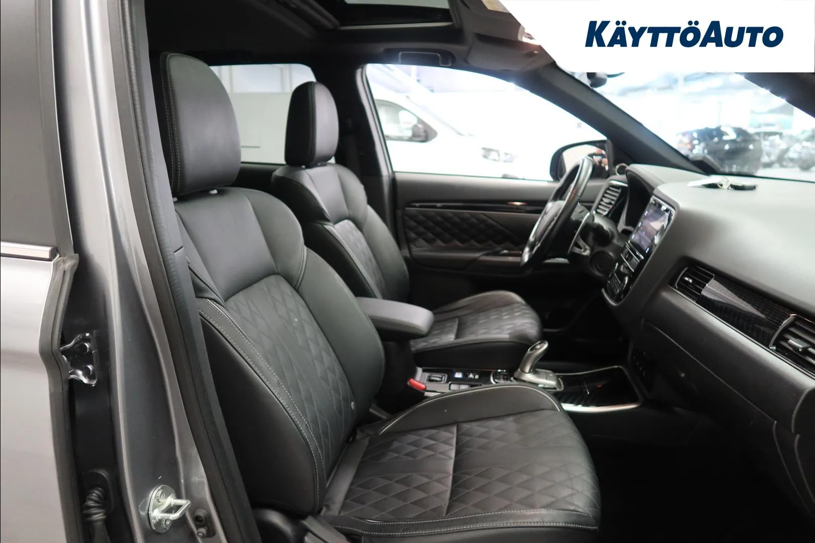 Mitsubishi Outlander PHEV BXL-279 carousel image