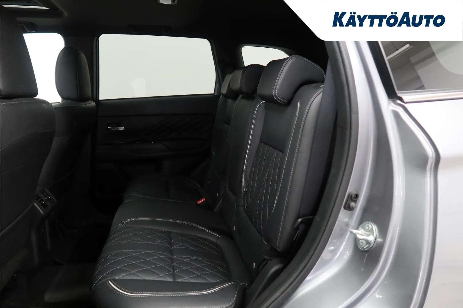Mitsubishi Outlander PHEV BXL-279 carousel image