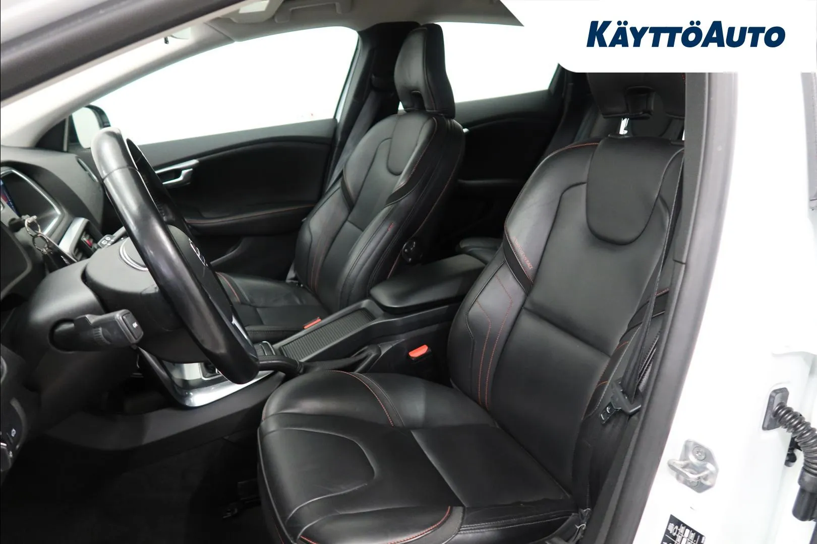 Volvo V40 YIS-966 carousel image