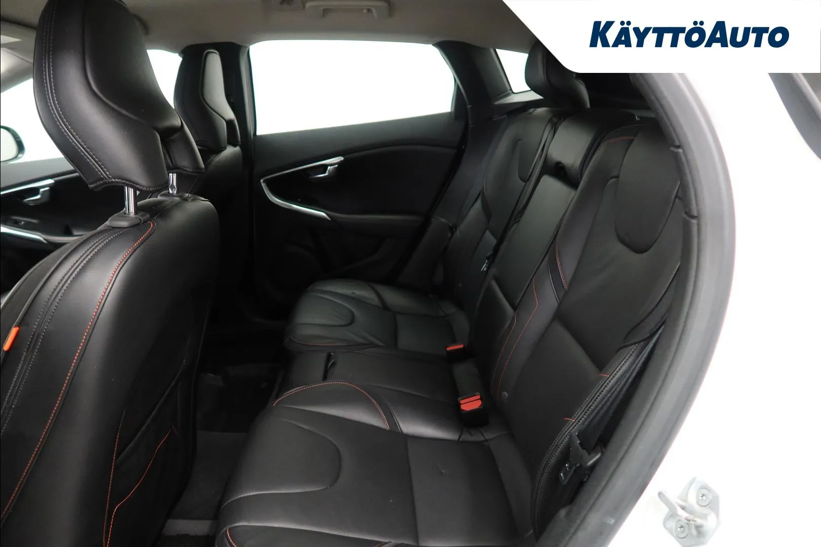 Volvo V40 YIS-966 carousel image
