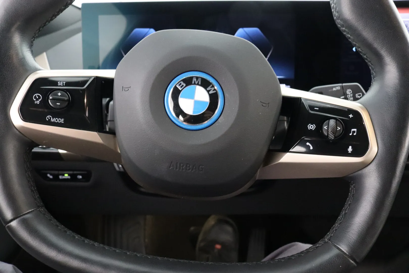 BMW iX MOL-435 carousel image