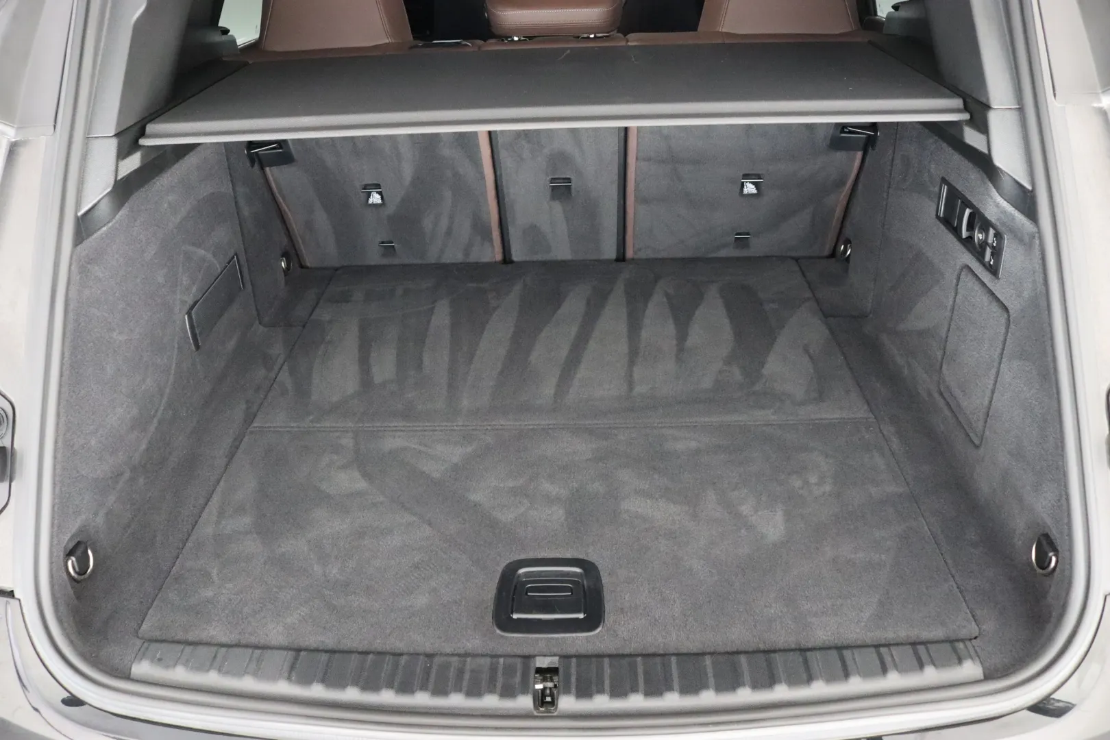 BMW iX MOL-435 carousel image