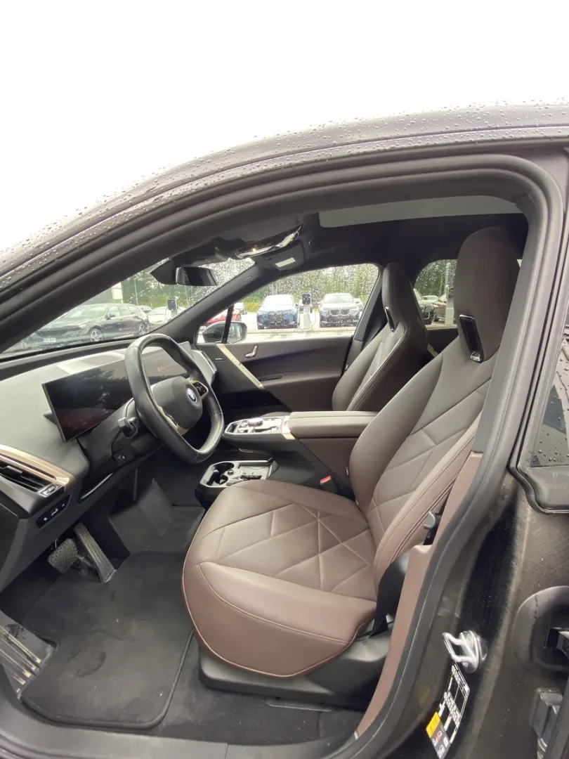 BMW iX MOL-435 carousel image