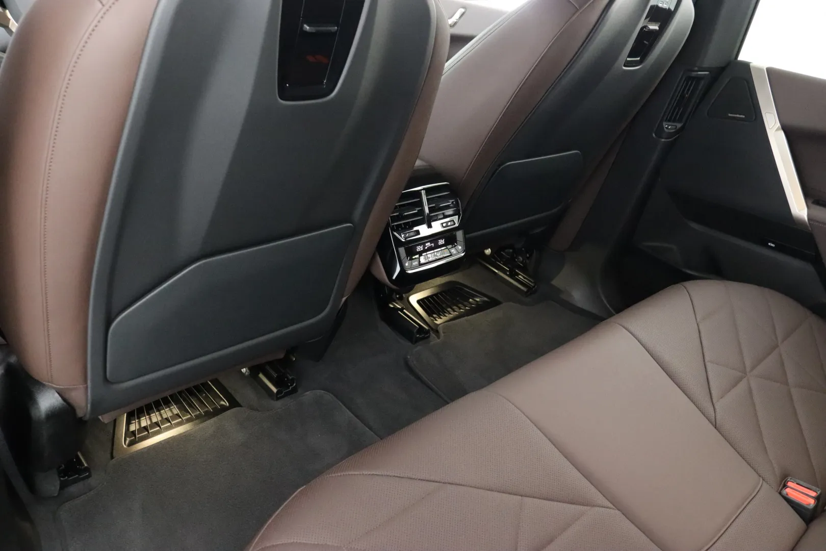 BMW iX MOL-435 carousel image